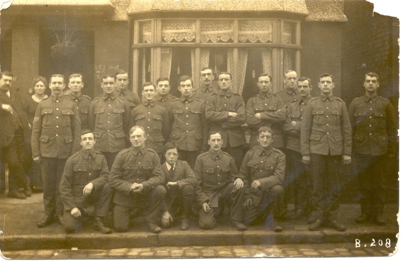 Soldiers of East Lancs regiment in 1915