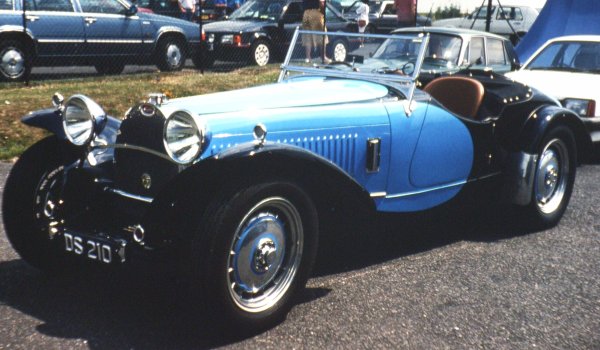 Old sports car - Bugatti?