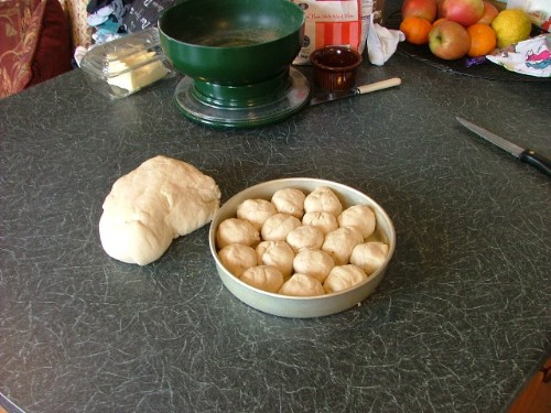 Dough arrangement in flan tin